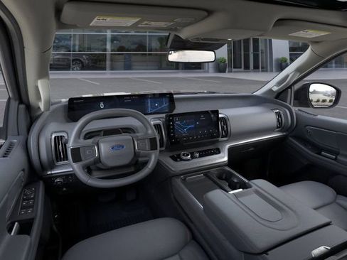 New 2025 Ford Expedition Active image 9