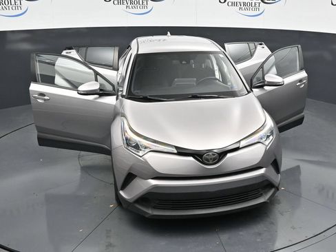 Used 2019 Toyota C-HR XLE FWD image 34