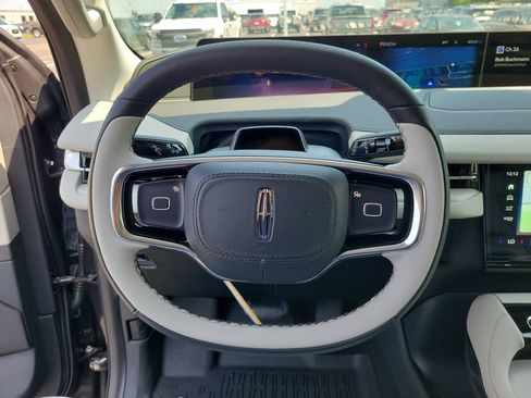 New 2026 Lincoln Navigator Premiere AWD/4WD image 24
