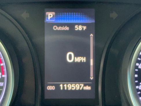 Used 2018 Toyota Camry SE image 23