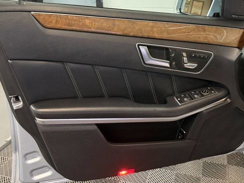 Used 2014 Mercedes-Benz E 350 E 350 Luxury 4MATIC AWD 4dr Se image 24