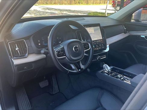 Certified 2025 Volvo XC90 B6 Plus image 18