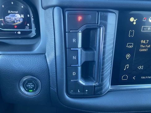 Used 2024 GMC Yukon XL Denali image 19