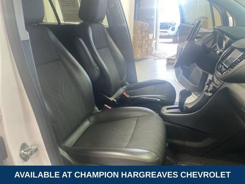 Used 2020 Chevrolet Trax LT w/ LT Convenience Package FWD image 36