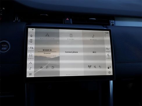 Certified 2025 Land Rover Discovery Sport Dynamic SE image 24