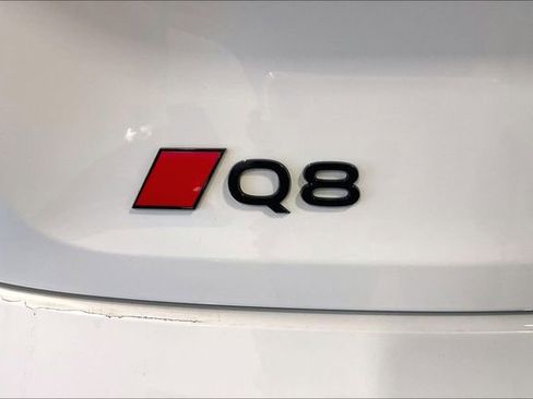 Used 2024 Audi Q8 e-tron Prestige w/ Prestige Package image 8