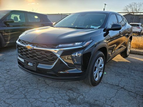 Used 2025 Chevrolet Trax LS w/ Driver Confidence Package image 3