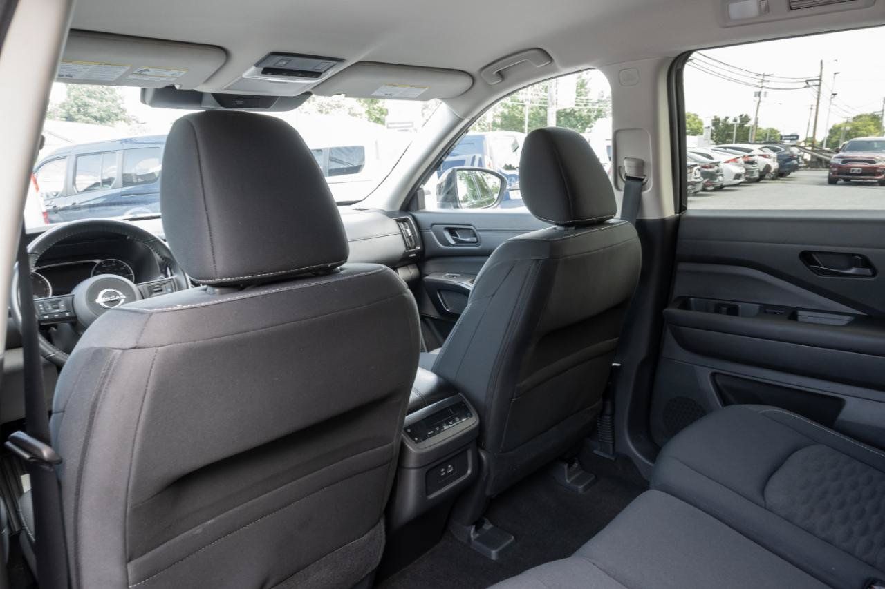 Used 2024 Nissan Pathfinder SV w/ Black Appearance Package AWD/4WD image 19