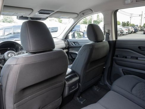 Used 2024 Nissan Pathfinder SV w/ Black Appearance Package AWD/4WD image 19