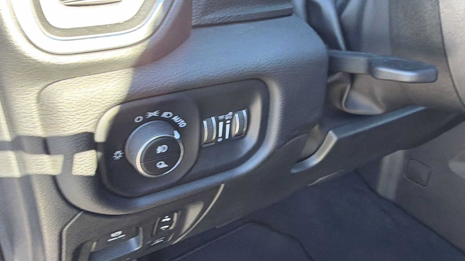 Used 2025 RAM 1500 Laramie w/ Sport Appearance Package AWD/4WD image 26