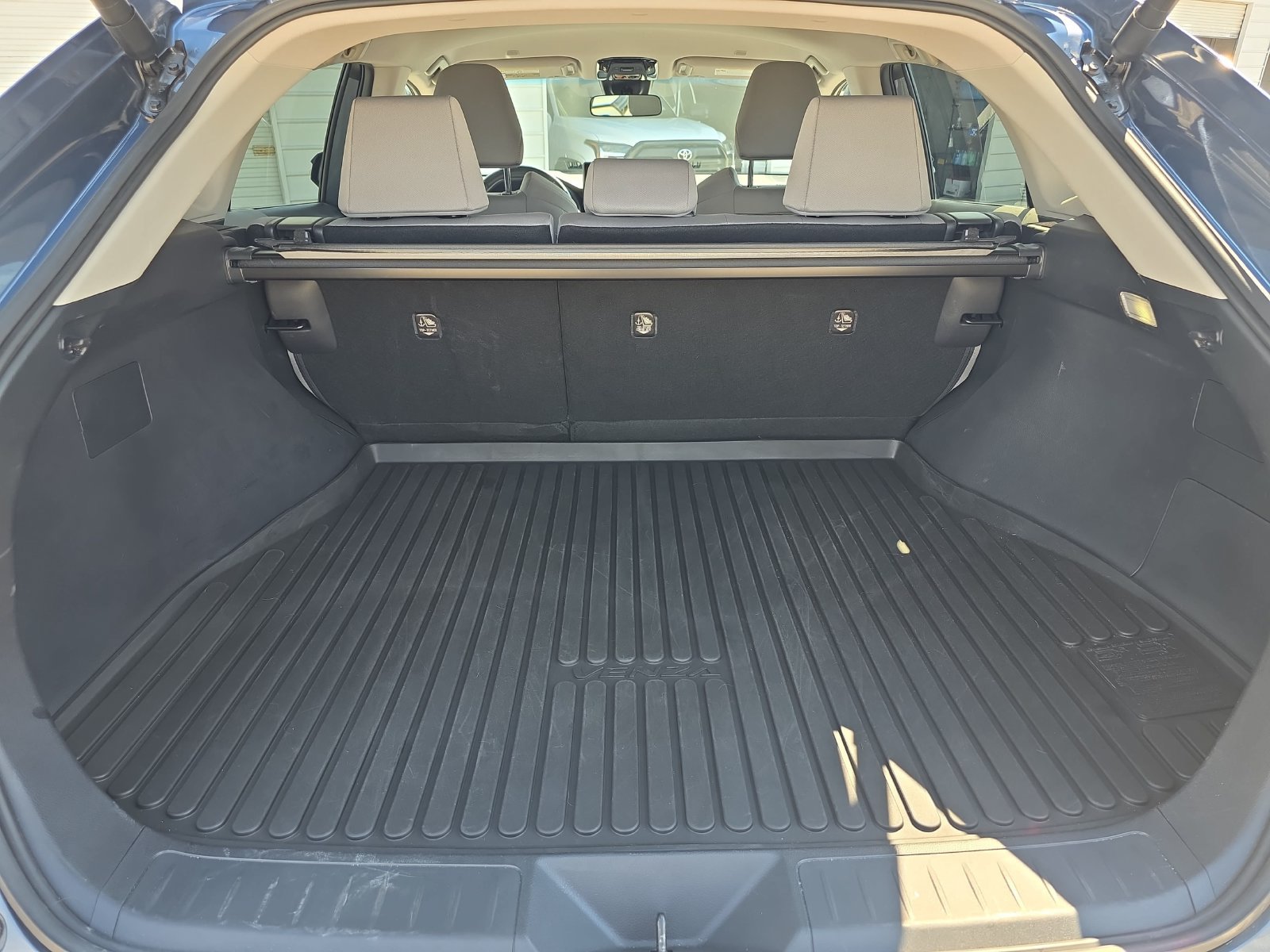 Used 2024 Toyota Venza LE AWD/4WD image 30