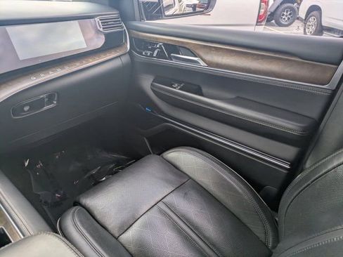 Used 2022 Jeep Grand Wagoneer Series II w/ Premium Group II image 13