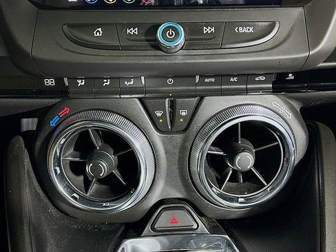 Used 2020 Chevrolet Camaro LT w/ Technology Package image 15