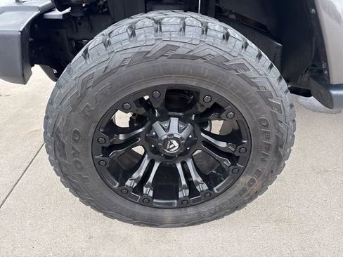 Used 2016 Jeep Wrangler Unlimited Sahara w/ Connectivity Group image 5