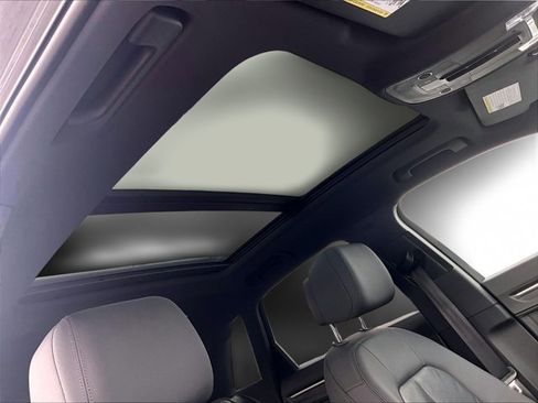 Used 2020 Audi Q3 2.0T Premium w/ Convenience Package image 17