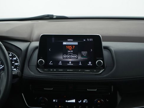 Used 2023 Nissan Rogue SV w/ SV Premium Package image 15