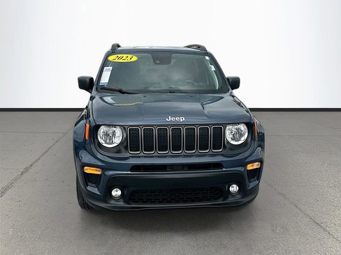 Used 2023 Jeep Renegade Latitude w/ Premium Group AWD/4WD image 2