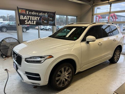 Used 2017 Volvo XC90 T6 Momentum w/ Vision Package image 2