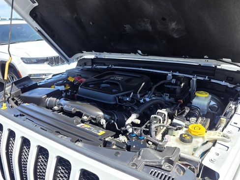 Used 2021 Jeep Wrangler Unlimited Sahara AWD/4WD image 19