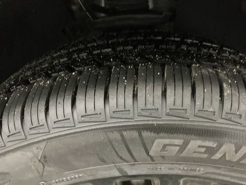 Used 2022 Volkswagen Tiguan SE R-Line image 27