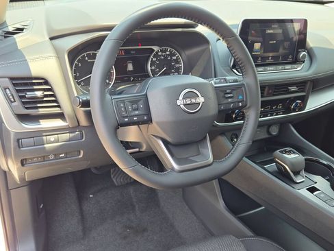 Used 2026 Nissan Rogue SV AWD/4WD image 25