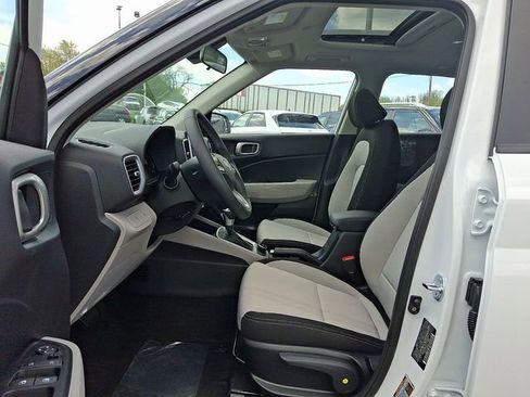 New 2026 Hyundai Venue SEL FWD image 5
