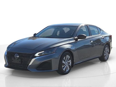 Used 2024 Nissan Altima 2.5 S image 2