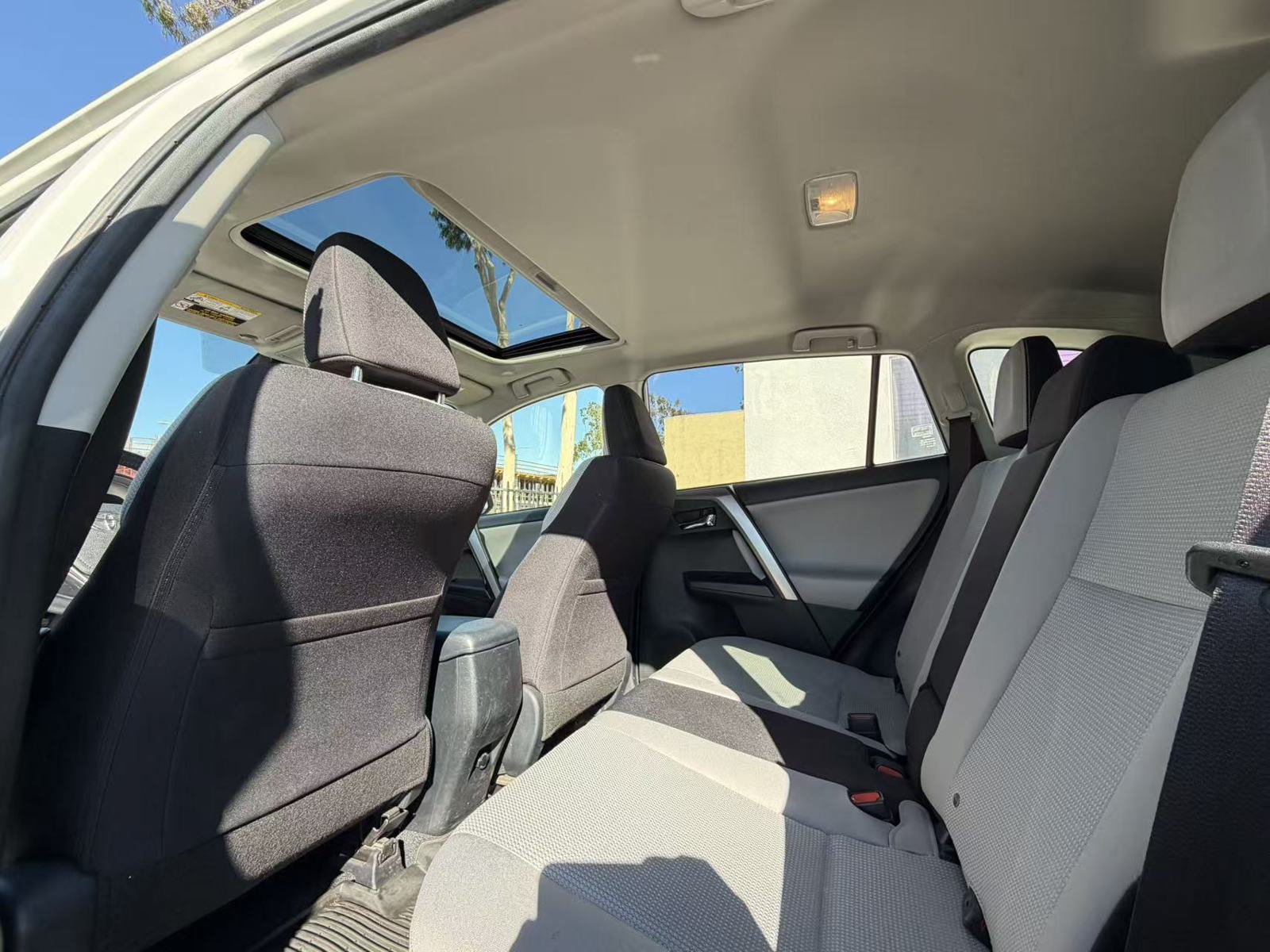 Used 2018 Toyota RAV4 XLE FWD image 8