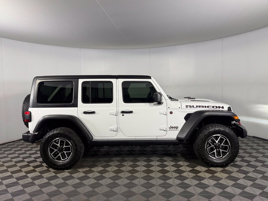 Used 2025 Jeep Wrangler Unlimited Rubicon w/ Convenience Group AWD/4WD image 7