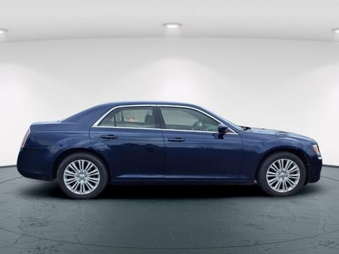 Used 2014 Chrysler 300 AWD w/ Driver Convenience Group image 8