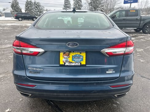Used 2019 Ford Fusion SE image 3