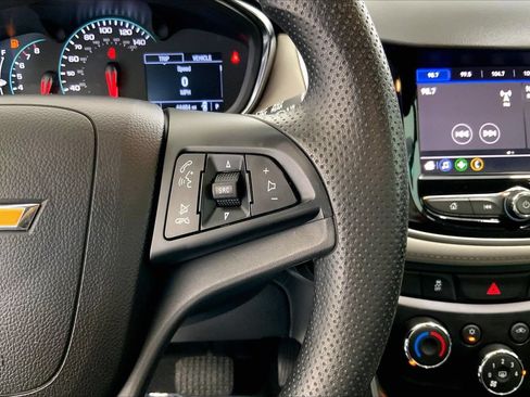 Used 2021 Chevrolet Trax LT FWD image 22
