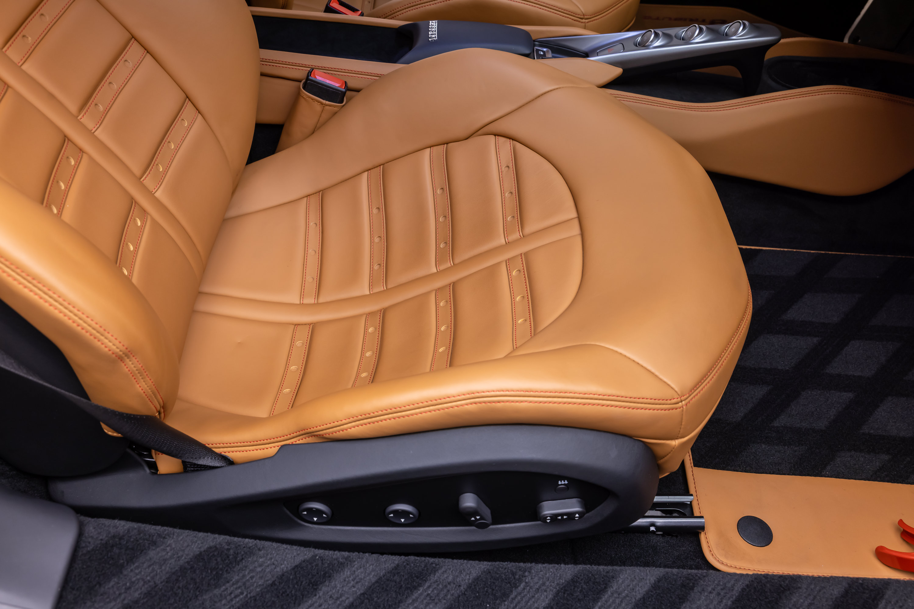 Certified 2020 Ferrari F8 Tributo RWD image 49
