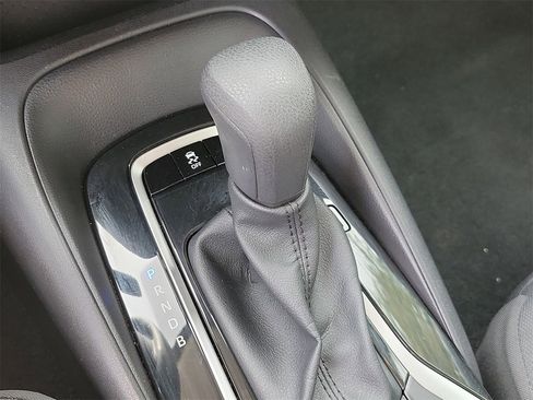 Used 2025 Toyota Corolla LE image 27