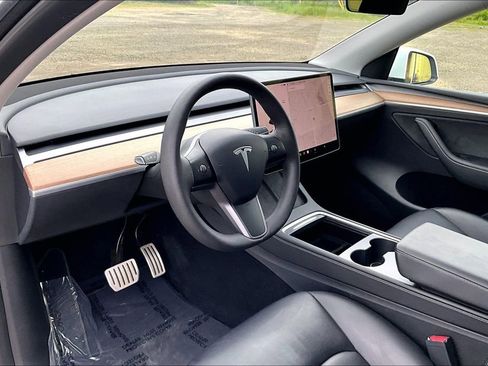 Used 2022 Tesla Model Y Performance AWD/4WD image 17