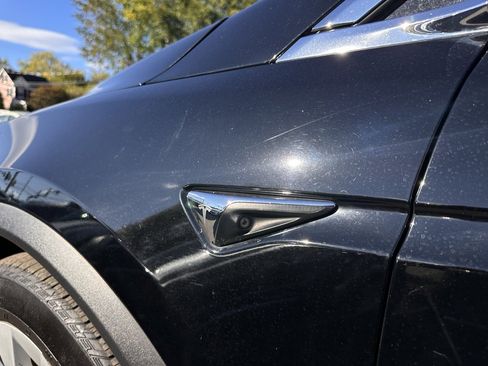 Used 2018 Tesla Model X 75D image 37