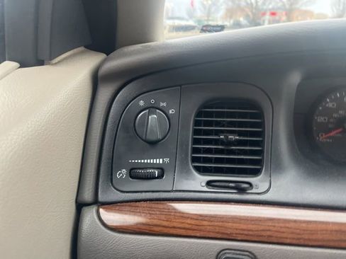 Used 2008 Ford Crown Victoria LX image 17