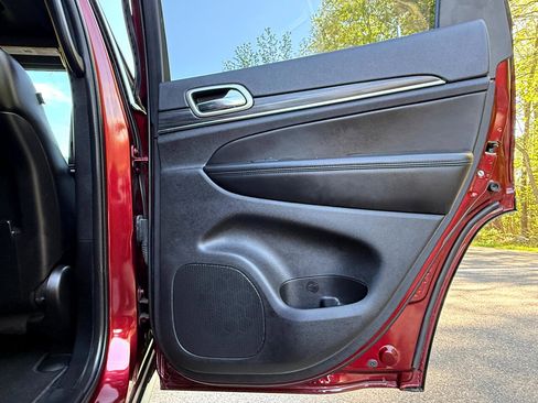 Used 2021 Jeep Grand Cherokee Limited image 40