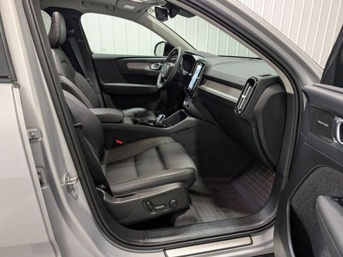Used 2024 Volvo XC40 B5 Ultimate w/ Protection Package Premier image 30