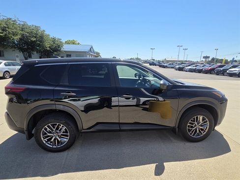 Used 2023 Nissan Rogue S AWD/4WD image 2