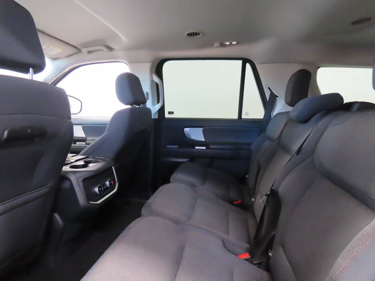 Used 2025 Ford Expedition Active RWD image 16