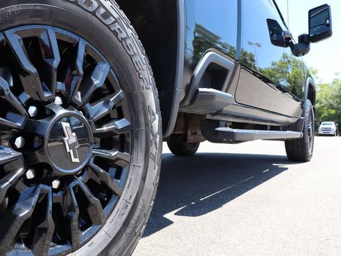 Used 2021 Chevrolet Silverado 2500 LTZ w/ LTZ Plus Package image 45