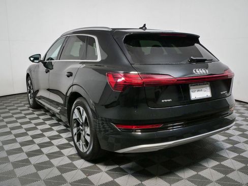 Used 2023 Audi e-tron Premium Plus w/ Premium Plus Package AWD/4WD image 28