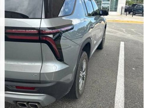 Used 2024 Chevrolet Traverse LT FWD image 7