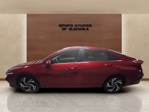 Certified 2024 Hyundai Elantra Limited image 3