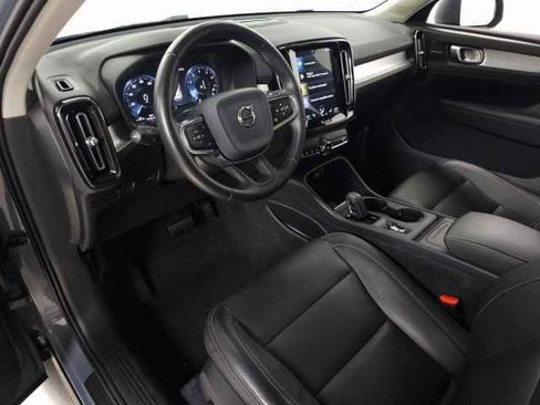 Used 2020 Volvo XC40 T5 Momentum w/ Protection Package Premier image 18