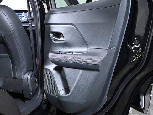 Certified 2025 Nissan Kicks SR image 37