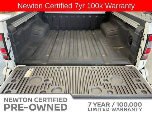 Used 2025 Nissan Frontier SV w/ SV Convenience Package RWD image 12