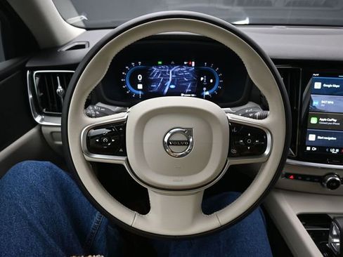 Used 2025 Volvo S60 B5 Plus image 22