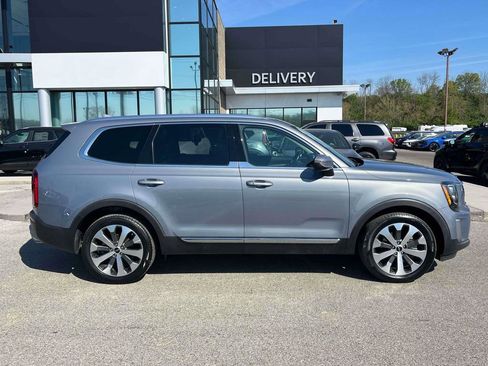 Used 2022 Kia Telluride EX w/ EX Premium Package image 28